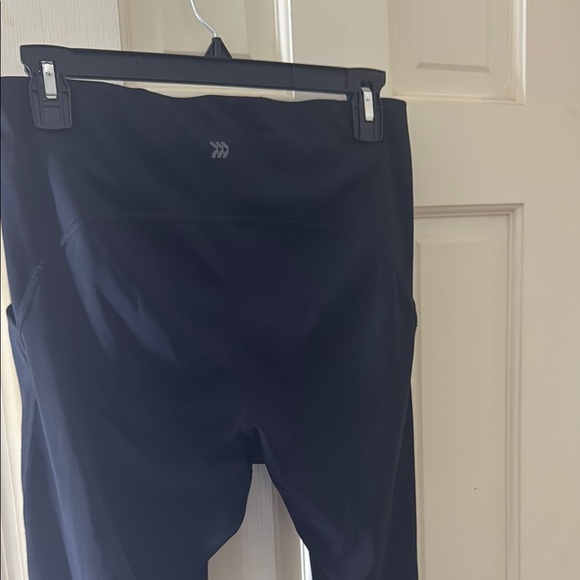 All in Motion Black Leggings Comfortable Athletic Wear - Picture 9 of 9